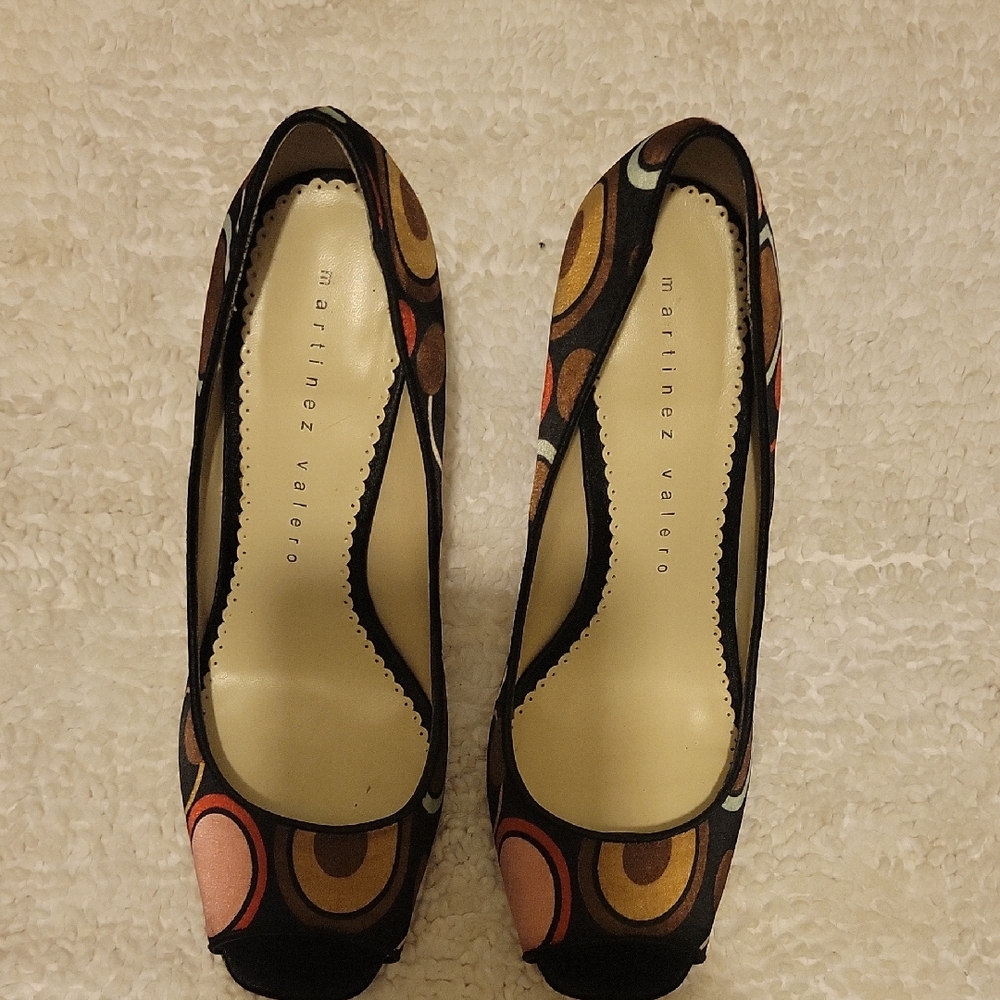 Martinez Valero Black Pumps with Multicolor Circle Print